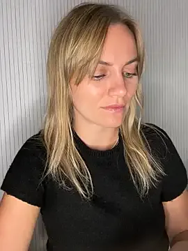 Nataly_Blonde – webcam model profile photo Image 4