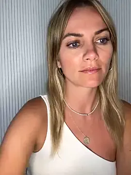 Nataly_Blonde – webcam model profile photo Image 5