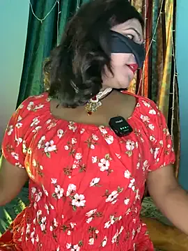 UKRaunchyRobyn – webcam model profile photo Image 15