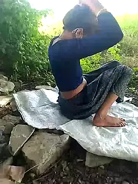 UKRaunchyRobyn – webcam model profile photo Image 12