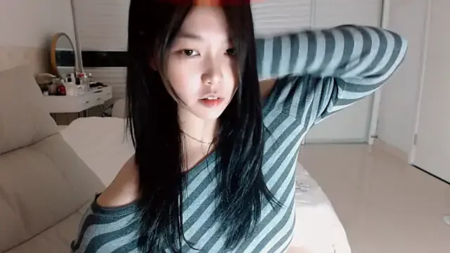 KateDivineUK – webcam model profile photo Image 13