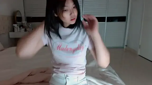 KateDivineUK – webcam model profile photo Image 14