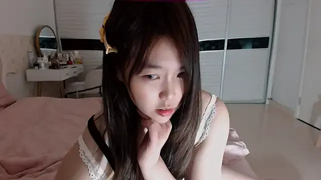 KateDivineUK – webcam model profile photo Image 2