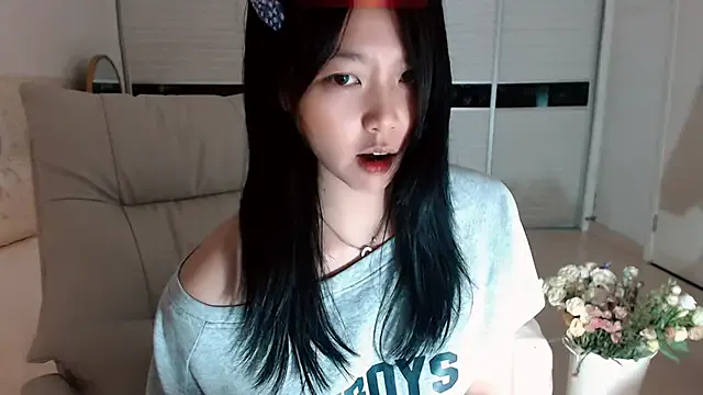 KateDivineUK – webcam model profile photo Image 5