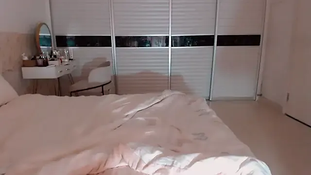 KateDivineUK – webcam model profile photo Image 7