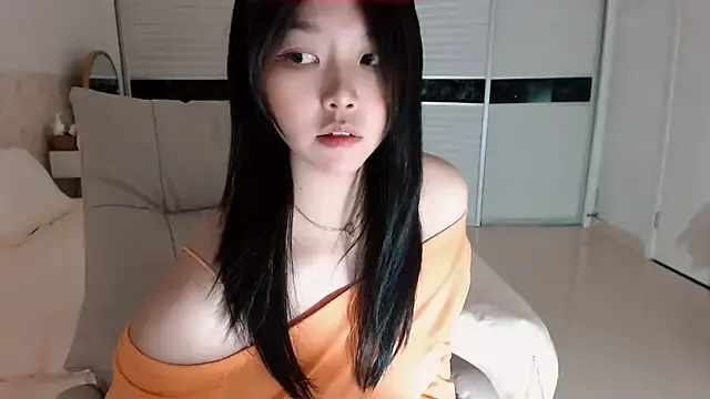 KateDivineUK – webcam model profile photo Image 9