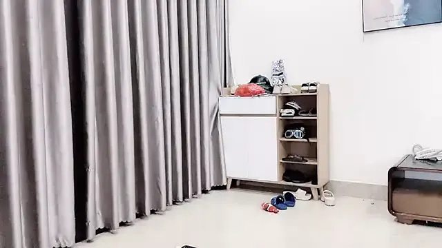 British_EmJess – webcam model profile photo Image 10