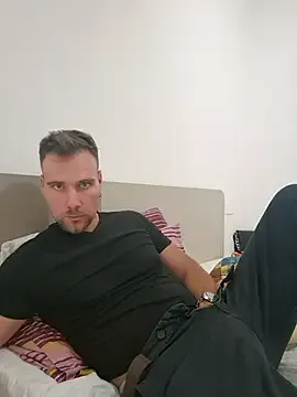 reeves_bae – webcam model profile photo Image 14