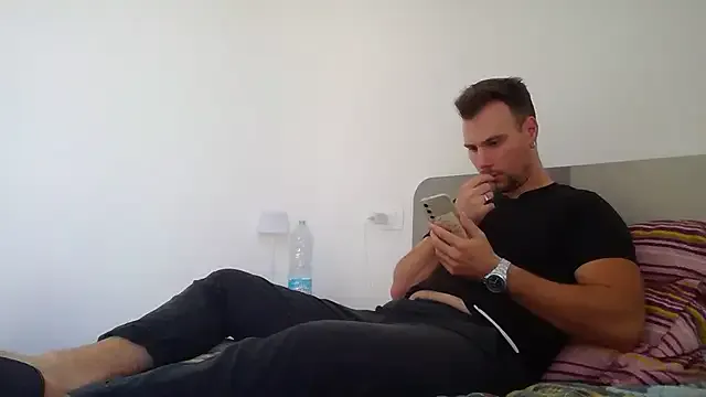 reeves_bae – webcam model profile photo Image 2