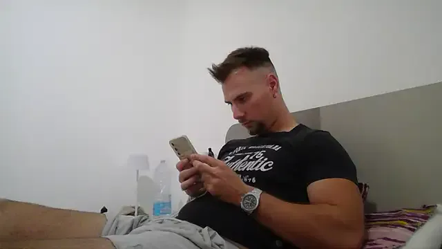 reeves_bae – webcam model profile photo Image 3