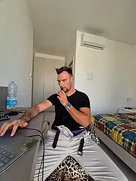 reeves_bae – webcam model profile photo Image 7