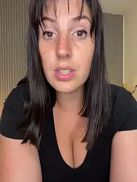 MistressLouUK – webcam model profile photo Image 3