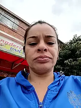 Ellalouisee89 – webcam model profile photo Image 3