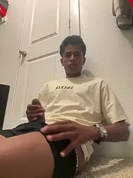 Libely – webcam model profile photo Image 2