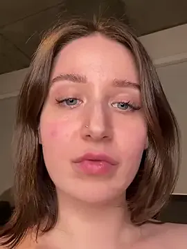 Vikibru – webcam model profile photo Image 2