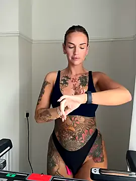 SashaVaughn – webcam model profile photo Image 8