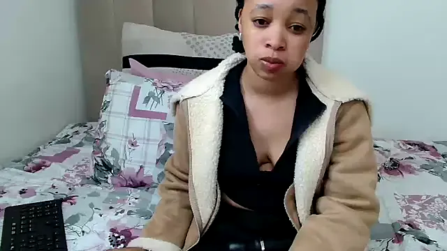 Nataly_Blonde – webcam model profile photo Image 4