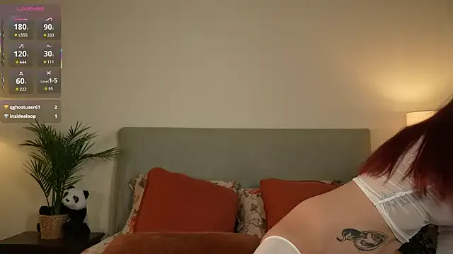 LoveCatsuit – webcam model profile photo Image 16