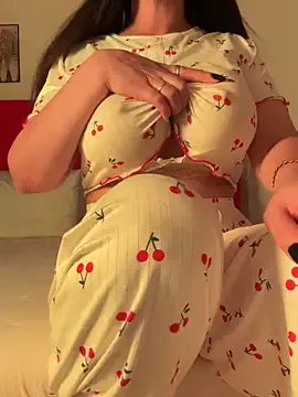 British_EmJess – webcam model profile photo Image 16