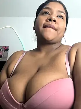 LoraDevine – webcam model profile photo Image 11