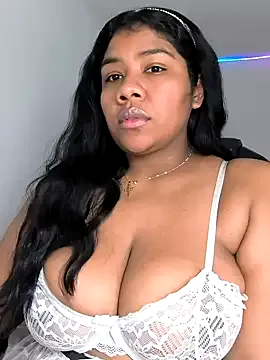 LoraDevine – webcam model profile photo Image 3