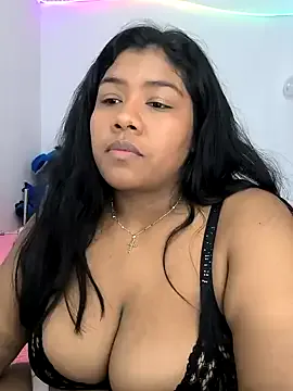 LoraDevine – webcam model profile photo Image 5