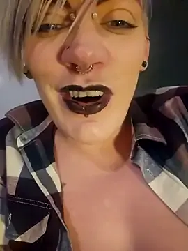 DmiLay – webcam model profile photo Image 13