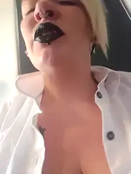 DmiLay – webcam model profile photo Image 18