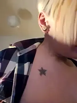 DmiLay – webcam model profile photo Image 2