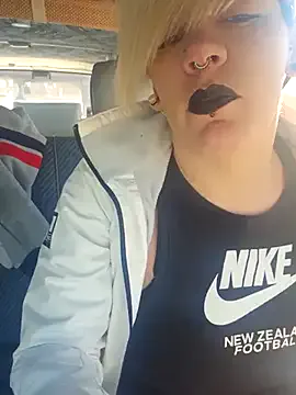 DmiLay – webcam model profile photo Image 7