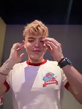 reeves_bae – webcam model profile photo Image 11