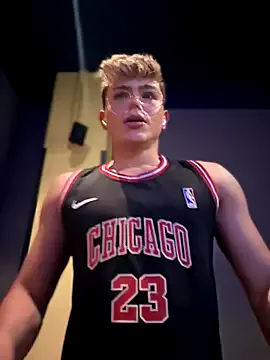 reeves_bae – webcam model profile photo Image 13