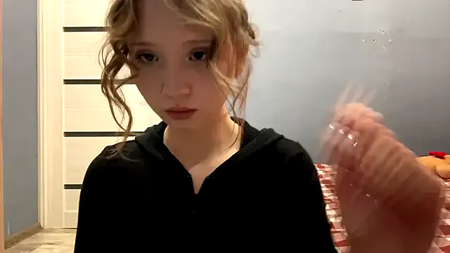 EmmaPink3 – webcam model profile photo Image 3