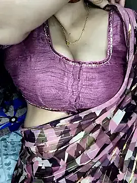 EmilyLeah – webcam model profile photo Image 11