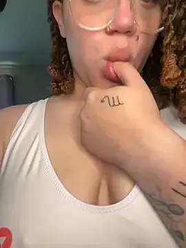 Haluley – webcam model profile photo Image 10