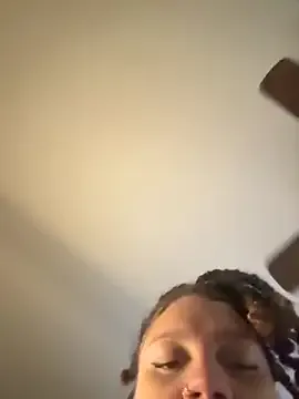 Haluley – webcam model profile photo Image 11