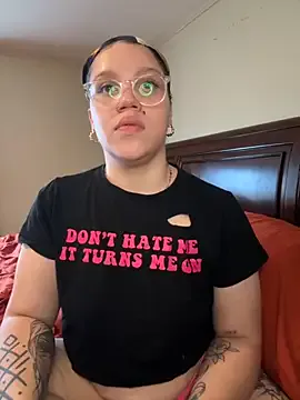 Haluley – webcam model profile photo Image 14