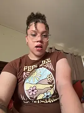 Haluley – webcam model profile photo Image 15