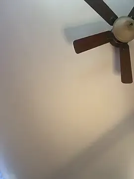 Haluley – webcam model profile photo Image 16