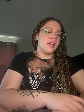 Haluley – webcam model profile photo Image 5