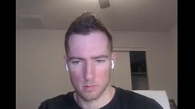 SheOnShe – webcam model profile photo Image 15