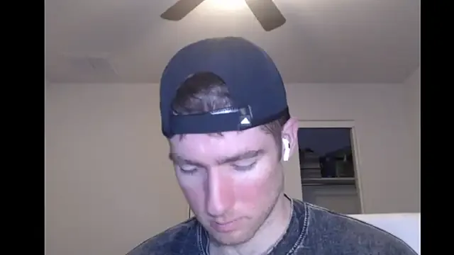 SheOnShe – webcam model profile photo Image 2