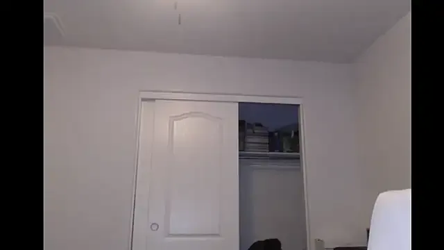 SheOnShe – webcam model profile photo Image 8