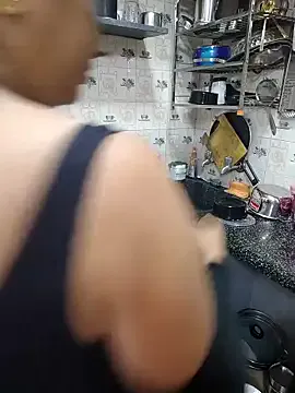 hot-sex-roomm – webcam model profile photo Image 3