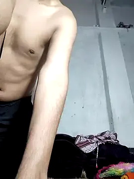 UKRaunchyRobyn – webcam model profile photo Image 6