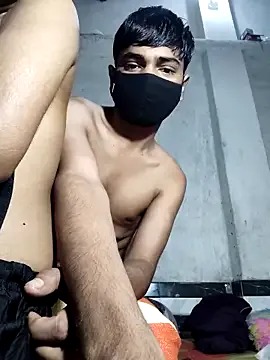 UKRaunchyRobyn – webcam model profile photo Image 8