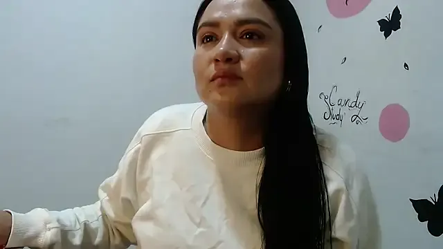 Ellalouisee89 – webcam model profile photo Image 3