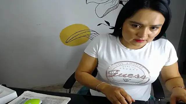 Ellalouisee89 – webcam model profile photo Image 5