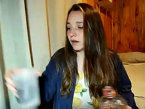 SashaVaughn – webcam model profile photo Image 3