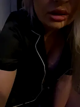 LizzieGreyX – webcam model profile photo Image 2